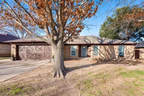 7921 Lynda Ln, North Richland Hills, TX 76180