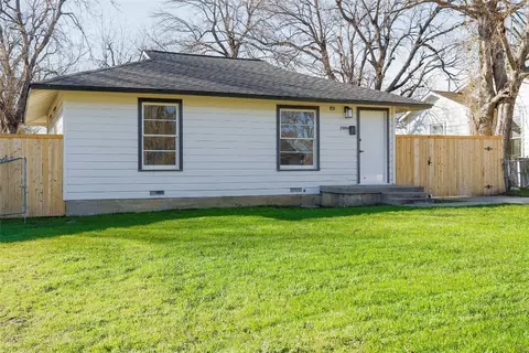 2004 Daniel St, Fort Worth, TX 76104