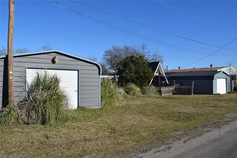 108 Hilltop Dr, Ennis, TX 75119