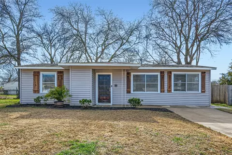 1704 E Mitchell St, Arlington, TX 76010