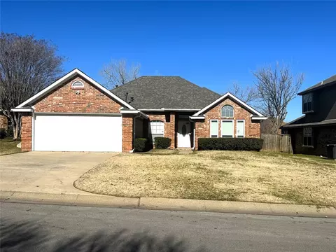 2524 Bauer Dr, Denton, TX 76207