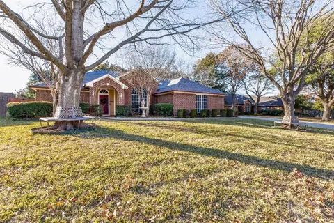 713 Sleepy Hollow Dr, Cedar Hill, TX 75104