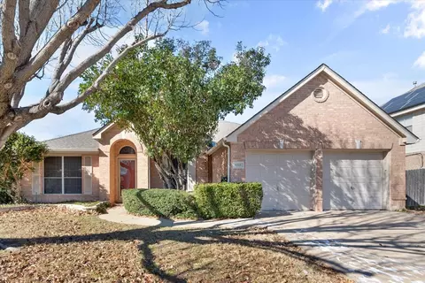 6310 Merritt Way Ct, Arlington, TX 76018