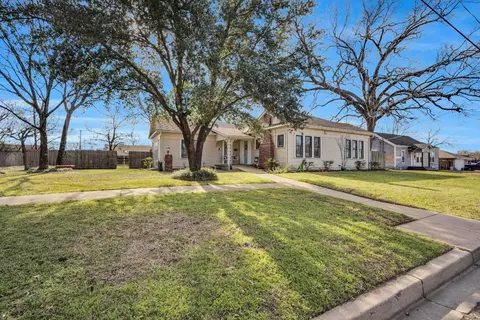 901 W Knox St, Ennis, TX 75119