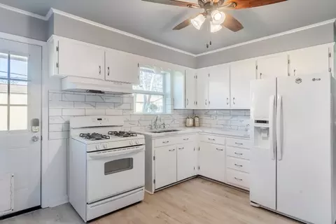 1025 E Spurgeon St, Fort Worth, TX 76115
