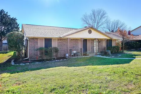 766 Mockingbird Dr, Lewisville, TX 75067
