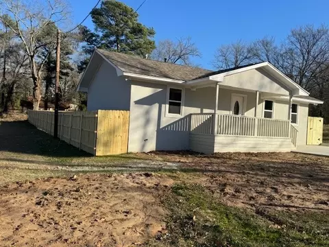 Exterior - 509 Abney St, Gilmer, TX 75644 photo 4 of 6