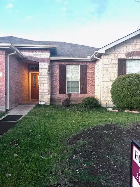 521 Zachum Dr, Arlington, TX 76002