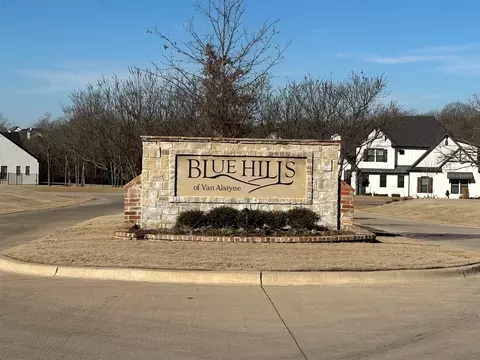 425 Charlie Joseph Dr, Van Alstyne, TX 75495