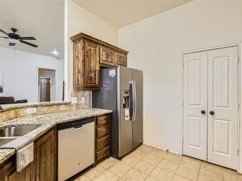 Kitchen - 228 Firefly Dr, Springtown, TX 76082 photo 2 of 6