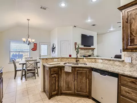 Kitchen - 228 Firefly Dr, Springtown, TX 76082 photo 4 of 6