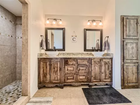Bath - 228 Firefly Dr, Springtown, TX 76082 photo 2 of 5