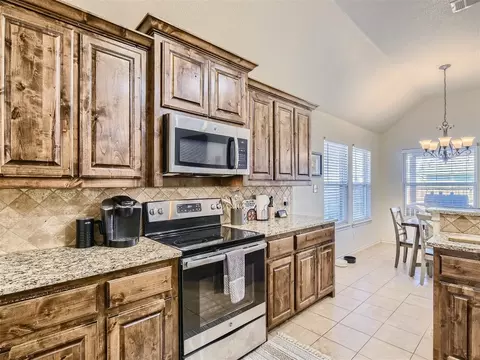 Kitchen - 228 Firefly Dr, Springtown, TX 76082 photo 5 of 6