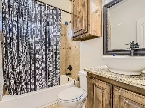 Bath - 228 Firefly Dr, Springtown, TX 76082 photo 4 of 5