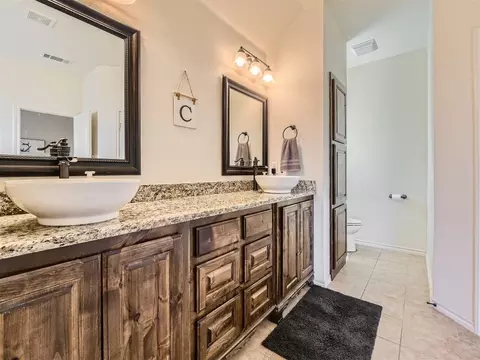 Bath - 228 Firefly Dr, Springtown, TX 76082 photo 3 of 5