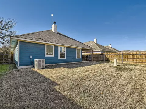 Exterior - 228 Firefly Dr, Springtown, TX 76082 photo 6 of 6