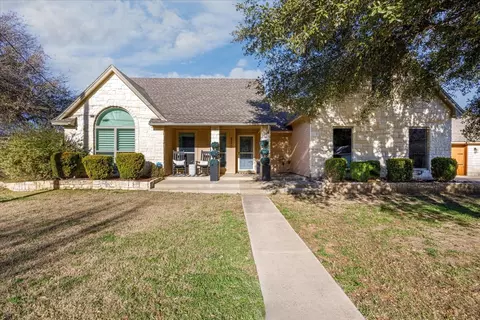 820 Woodhaven Ct, Granbury, TX 76048