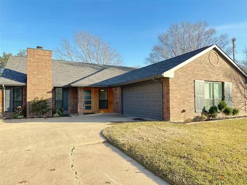 2 Crooked Creek Ct, Trophy Club, TX 76262