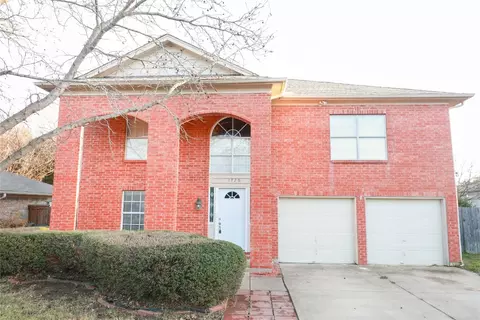 1720 Wren Dr, Mansfield, TX 76063