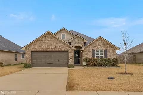 4036 False River Dr, Bossier City, LA 71111