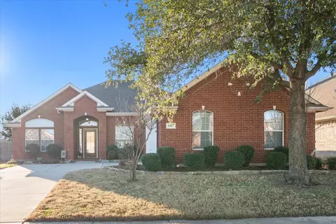 5911 Prairie View Ct, Grand Prairie, TX 75052