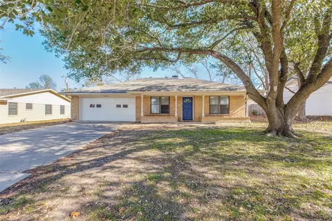 6411 Stonewall St, Greenville, TX 75402