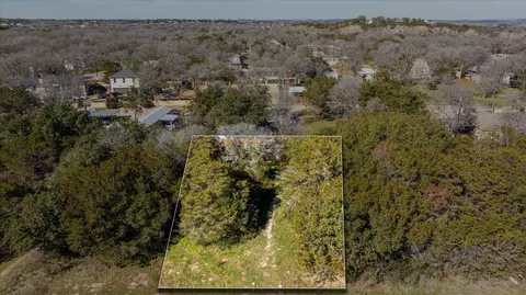 2902 E Briarwood St, Granbury, TX 76048