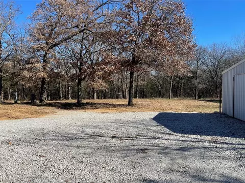 300 Pawnee Dr, Gordonville, TX 76245