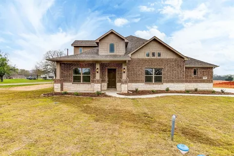 828 Shadow Valley Rd, Collinsville, TX 76233