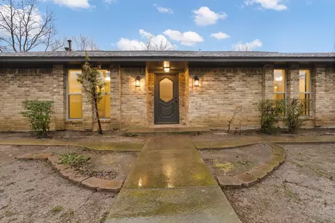303 Rickey Canyon Ave, Desoto, TX 75115