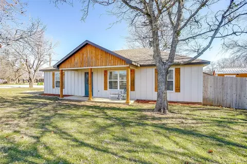 102 E Wier Ave, Covington, TX 76636