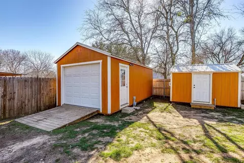 102 E Wier Ave, Covington, TX 76636 photo 2