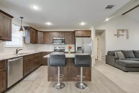 102 E Wier Ave, Covington, TX 76636 photo 4