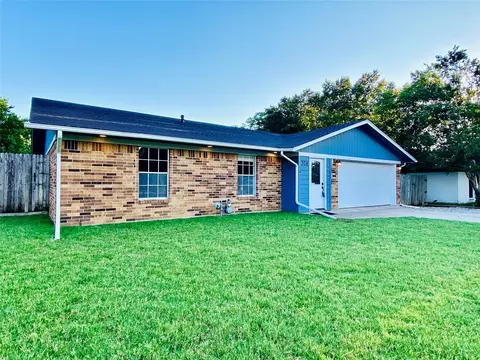 306 Lois St, Roanoke, TX 76262