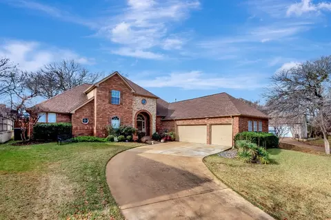 437 Windjammer Ln, Azle, TX 76020