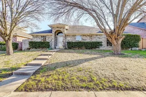 460 Sugar Mill Rd, Cedar Hill, TX 75104