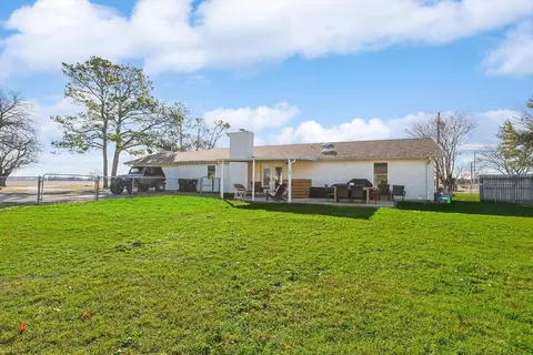 640 E Gee St, Pilot Point, TX 76258 photo 31