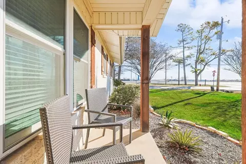 640 E Gee St, Pilot Point, TX 76258 photo 4