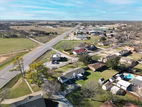 640 E Gee St, Pilot Point, TX 76258 photo 36