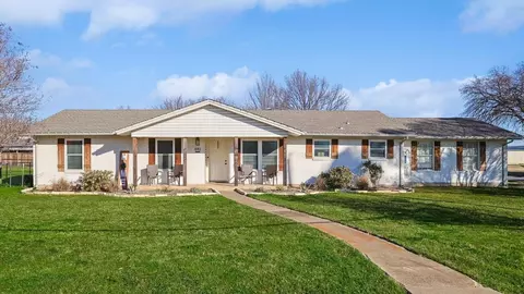 640 E Gee St, Pilot Point, TX 76258