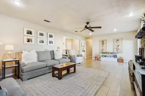 640 E Gee St, Pilot Point, TX 76258 photo 11
