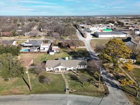 640 E Gee St, Pilot Point, TX 76258 photo 35