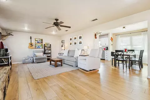 640 E Gee St, Pilot Point, TX 76258 photo 9
