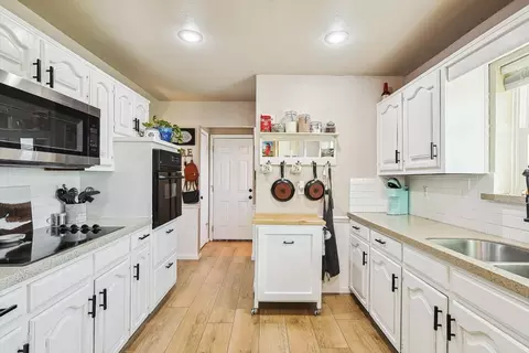 640 E Gee St, Pilot Point, TX 76258 photo 16