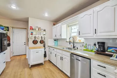 640 E Gee St, Pilot Point, TX 76258 photo 12