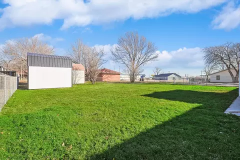 640 E Gee St, Pilot Point, TX 76258 photo 29