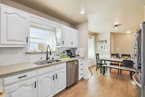 640 E Gee St, Pilot Point, TX 76258 photo 14