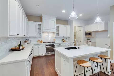 323 Templeton Dr, Fort Worth, TX 76107