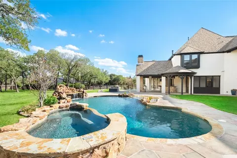 Exterior - 2 Baines Ct, Argyle, TX 76226 photo 8 of 12