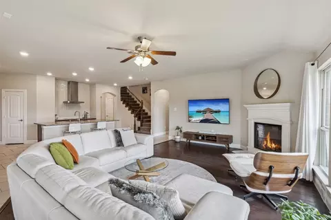 Living - 561 Winnetka Dr, Oak Point, TX 75068 photo 3 of 4